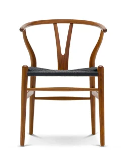 Y-stol CH24, Valnød lak med sort flet af Hans J. Wegner<Carl Hansen & Søn Best